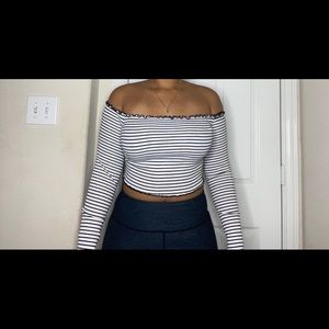 OFF THE SHOULDER CROP SHIRT